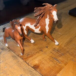 Brown and White Horse Figurines PAINT HORSES MAMA & baby SCHLEICH